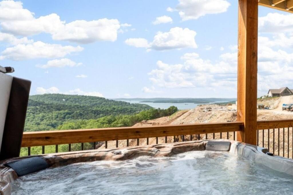 The Lake Fish-Amazing Views-Sleeps 24-Indoor-Outdoor Pools 브랜슨 외부 사진